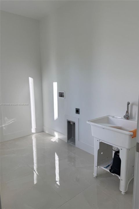 待售: $375,000 (3 贝兹, 3 浴室, 2073 平方英尺)