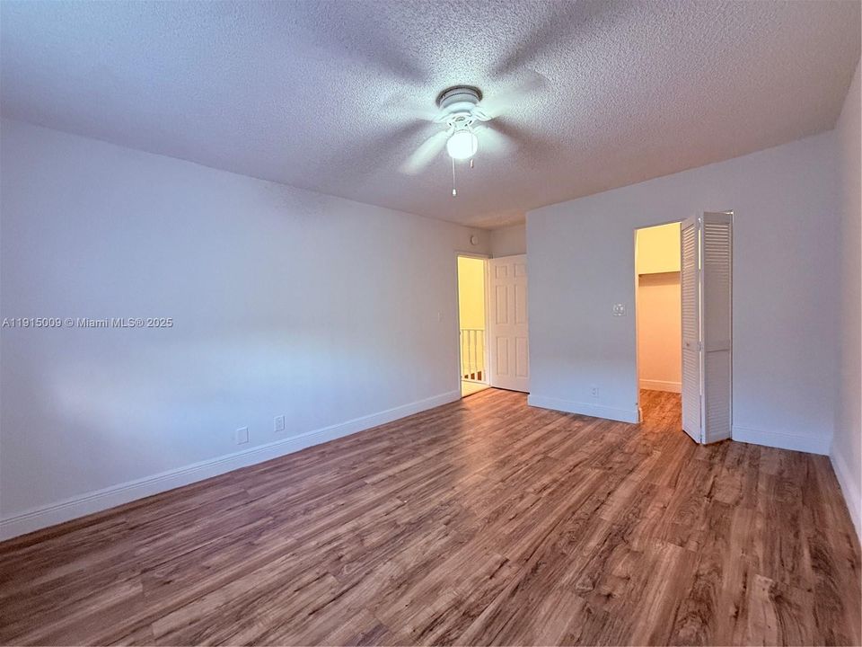 На продажу: $289,900 (2 спален, 1 ванн, 1122 Квадратных фут)