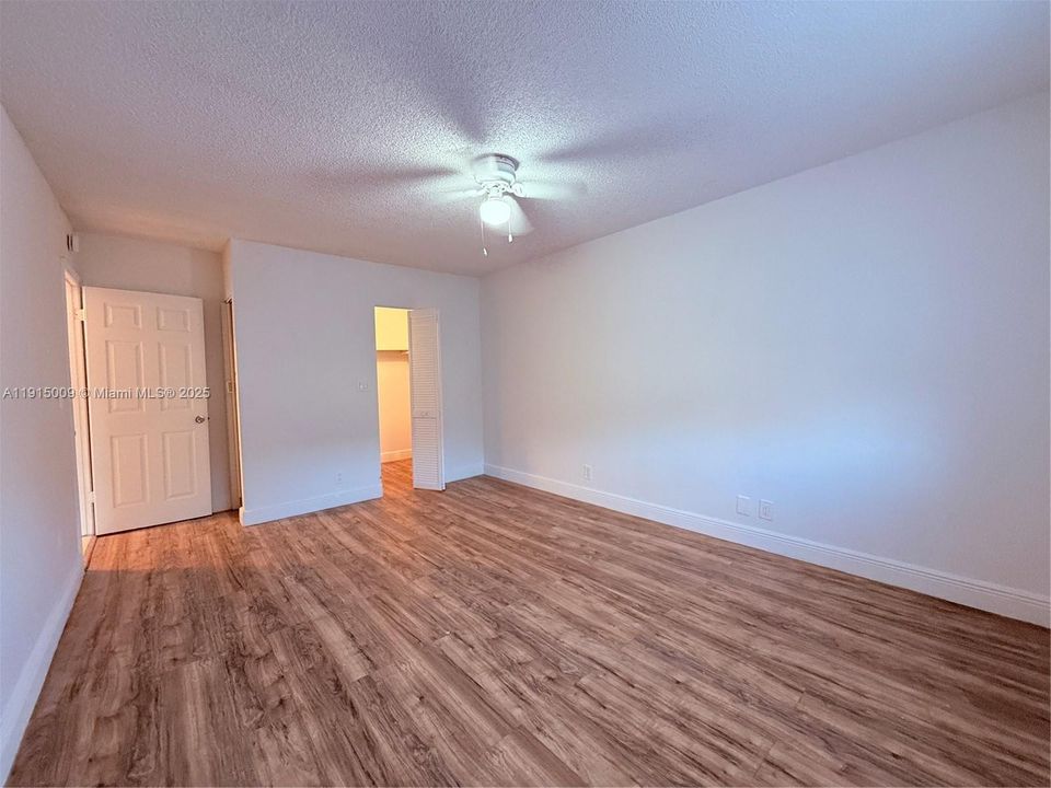 На продажу: $289,900 (2 спален, 1 ванн, 1122 Квадратных фут)