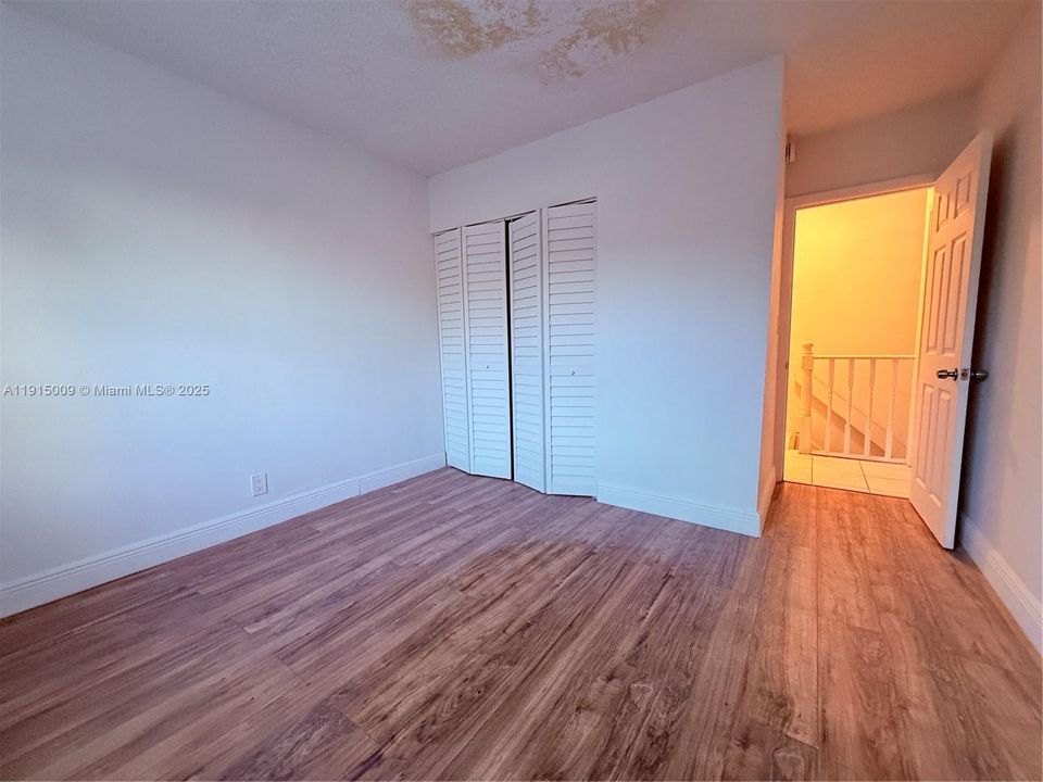 На продажу: $289,900 (2 спален, 1 ванн, 1122 Квадратных фут)