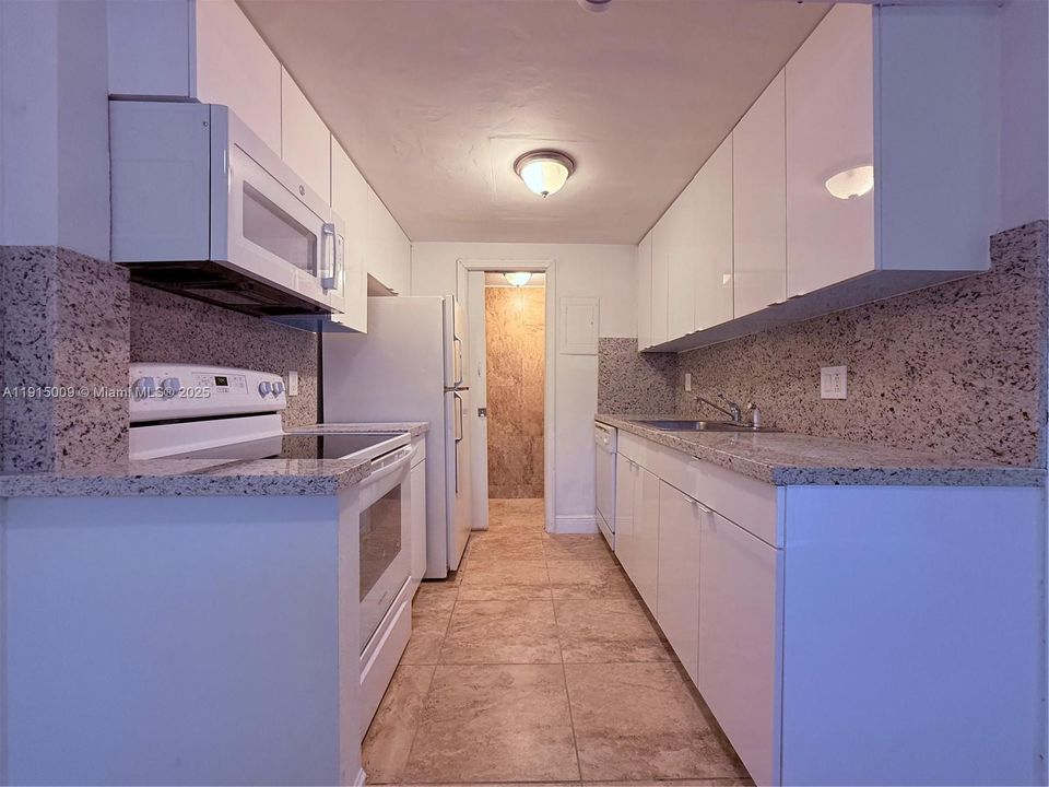 На продажу: $289,900 (2 спален, 1 ванн, 1122 Квадратных фут)