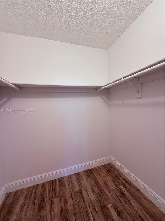 На продажу: $289,900 (2 спален, 1 ванн, 1122 Квадратных фут)