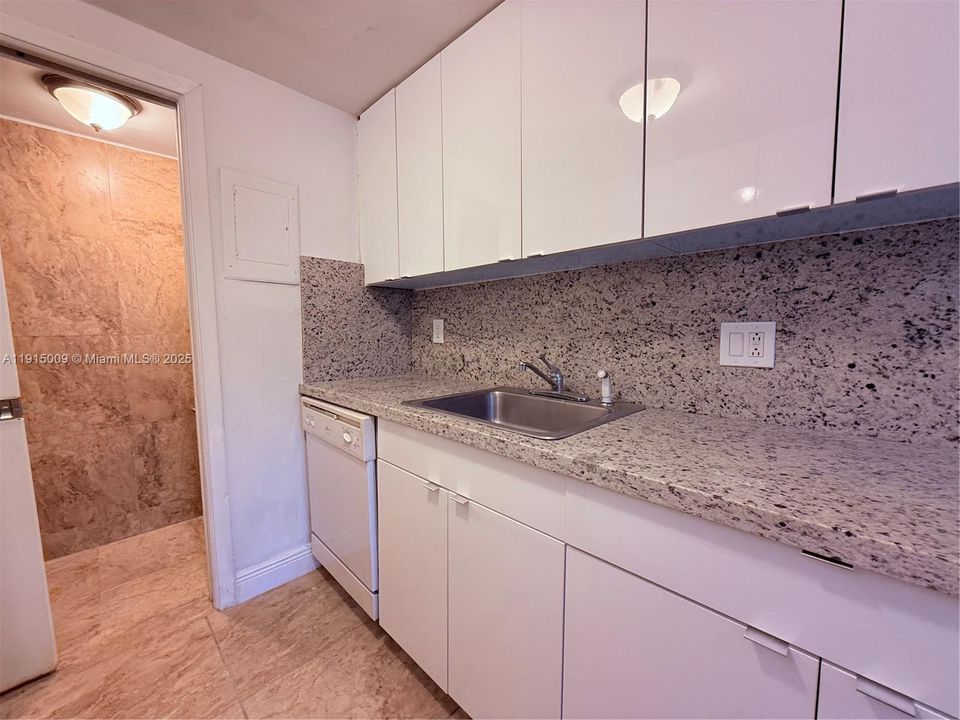 На продажу: $289,900 (2 спален, 1 ванн, 1122 Квадратных фут)