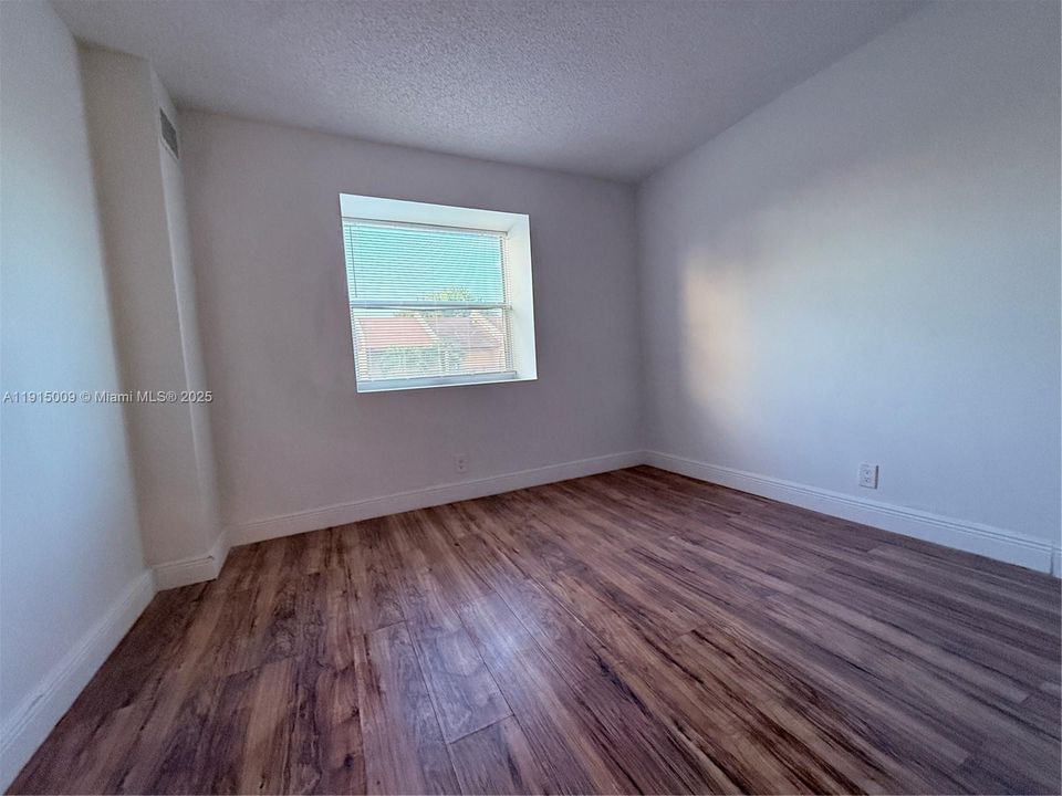 На продажу: $289,900 (2 спален, 1 ванн, 1122 Квадратных фут)