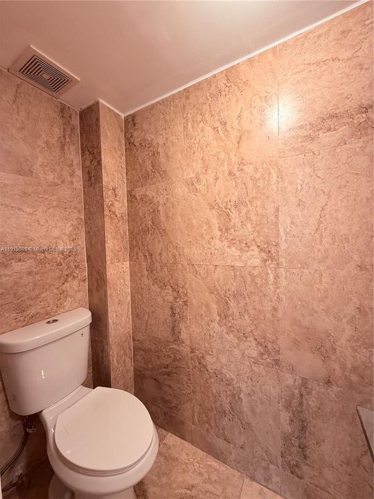 На продажу: $289,900 (2 спален, 1 ванн, 1122 Квадратных фут)