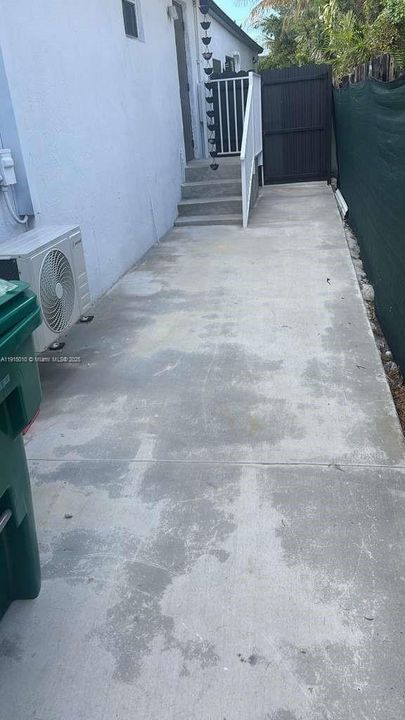 Recently Rented: $1,500 (1 beds, 1 baths, 1465 Square Feet)