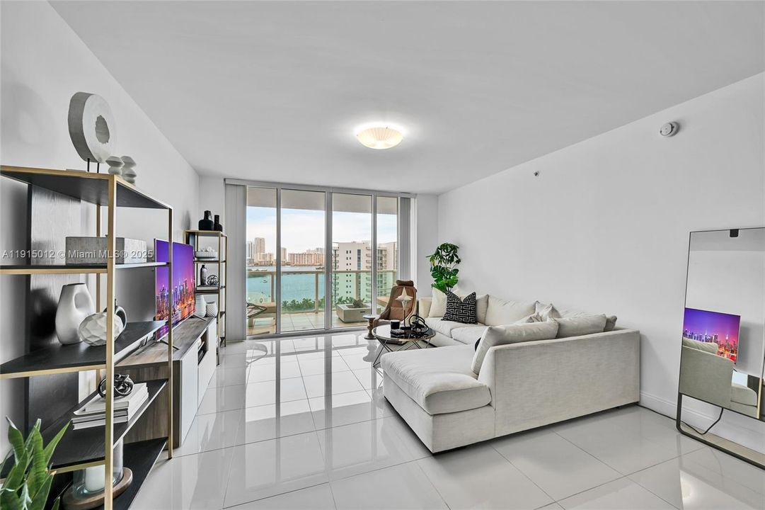 待售: $745,000 (3 贝兹, 2 浴室, 1824 平方英尺)