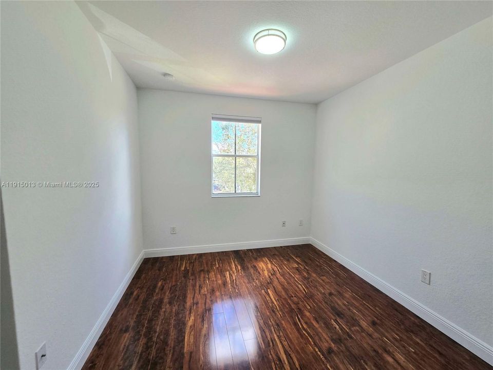 Под контрактом: $3,600 (3 спален, 2 ванн, 1683 Квадратных фут)