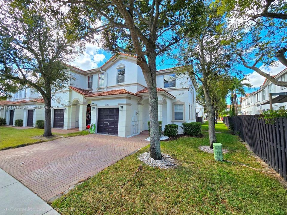 Под контрактом: $3,600 (3 спален, 2 ванн, 1683 Квадратных фут)