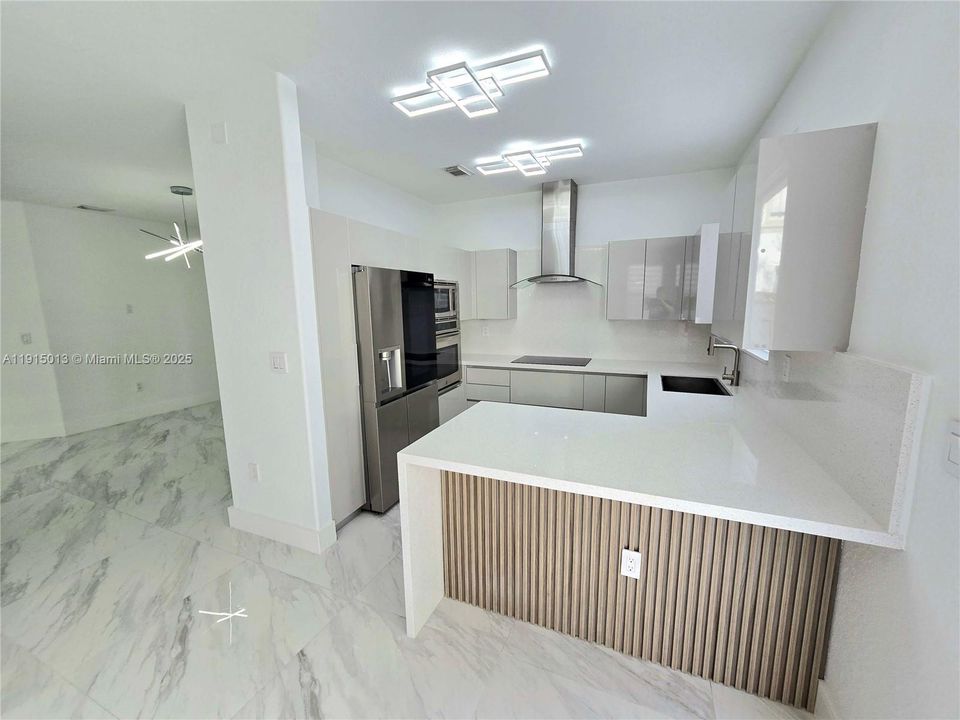 Под контрактом: $3,600 (3 спален, 2 ванн, 1683 Квадратных фут)