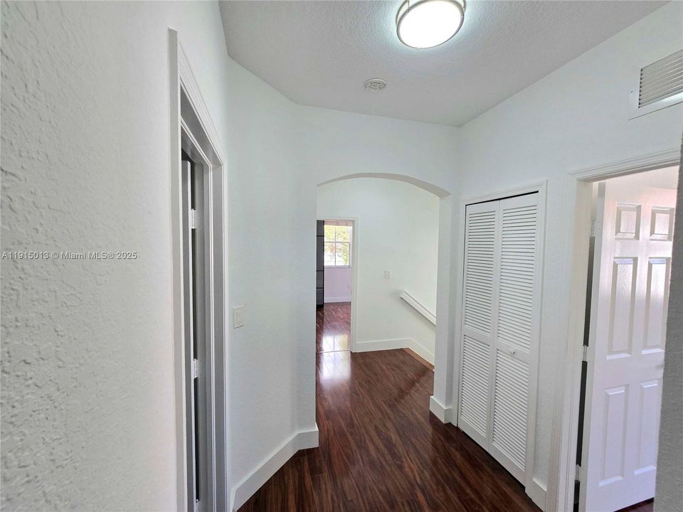 Под контрактом: $3,600 (3 спален, 2 ванн, 1683 Квадратных фут)