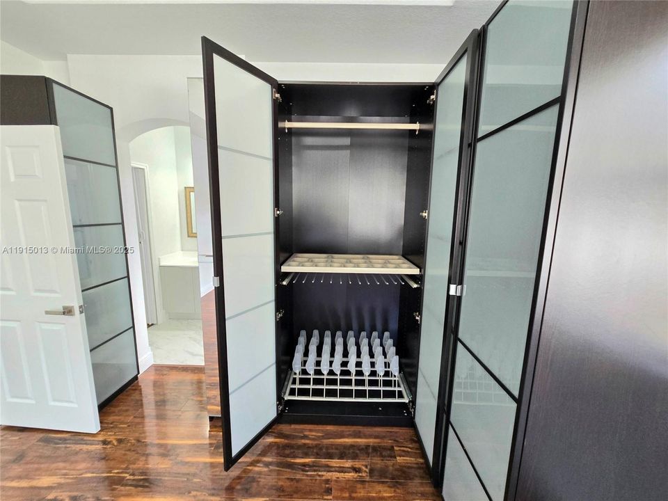 Под контрактом: $3,600 (3 спален, 2 ванн, 1683 Квадратных фут)