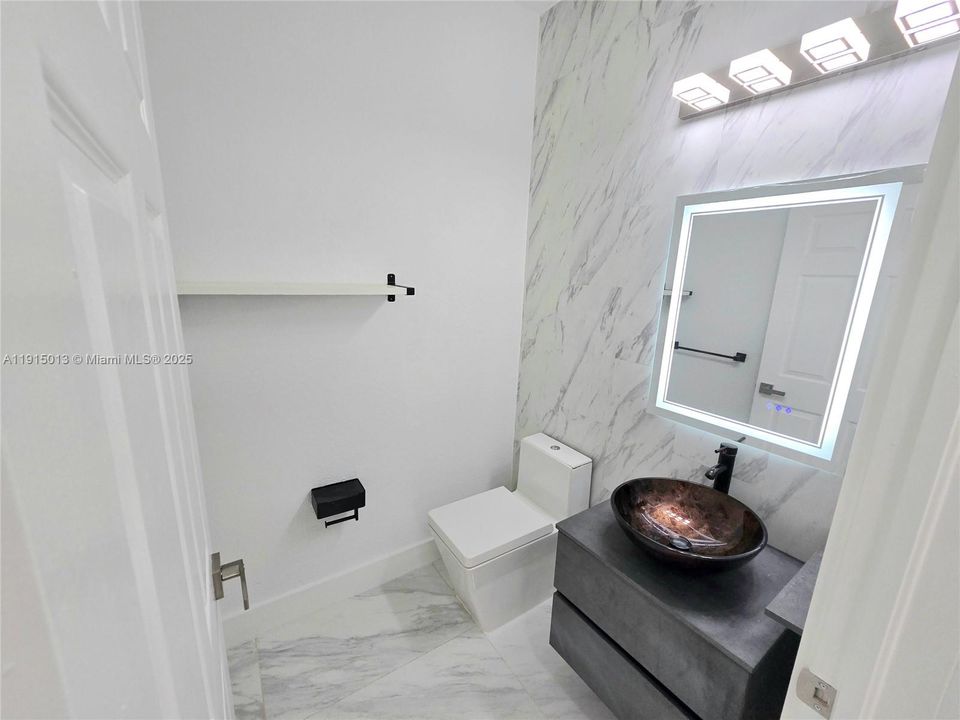 Под контрактом: $3,600 (3 спален, 2 ванн, 1683 Квадратных фут)