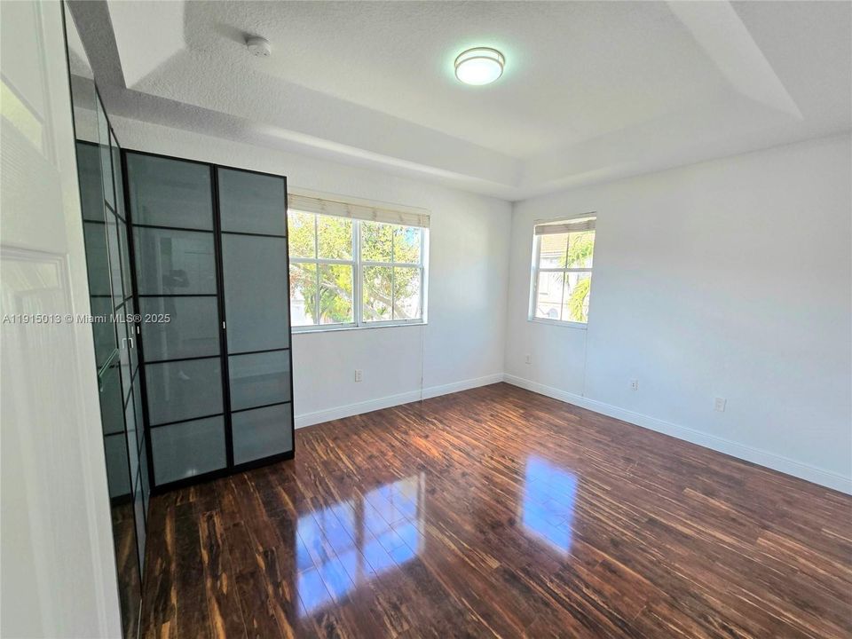 Под контрактом: $3,600 (3 спален, 2 ванн, 1683 Квадратных фут)