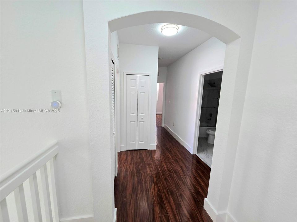 Под контрактом: $3,600 (3 спален, 2 ванн, 1683 Квадратных фут)