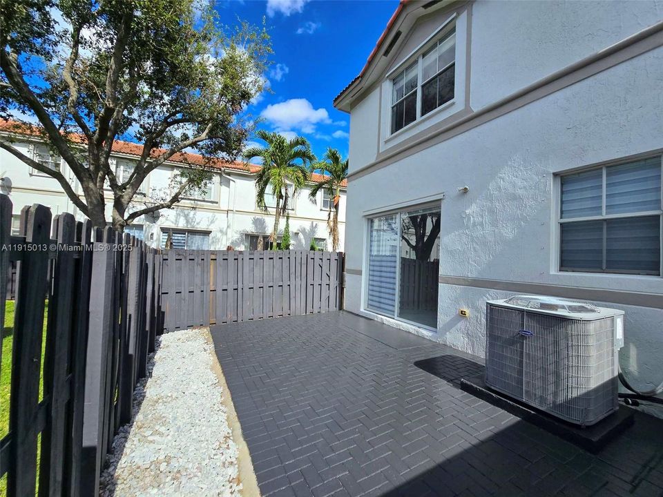 Под контрактом: $3,600 (3 спален, 2 ванн, 1683 Квадратных фут)