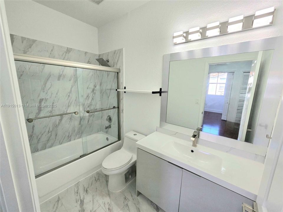 Под контрактом: $3,600 (3 спален, 2 ванн, 1683 Квадратных фут)