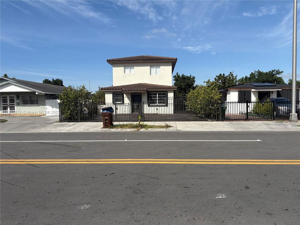 For Rent: $4,750 (5 beds, 4 baths, 3288 Square Feet)