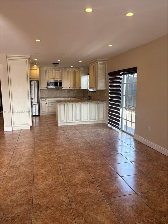 For Rent: $4,750 (5 beds, 4 baths, 3288 Square Feet)