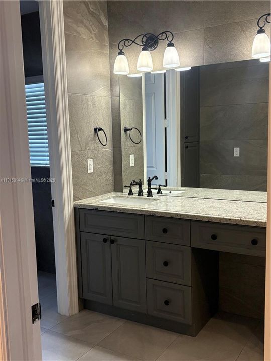 For Rent: $4,750 (5 beds, 4 baths, 3288 Square Feet)