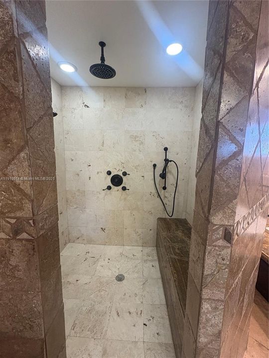 For Rent: $4,750 (5 beds, 4 baths, 3288 Square Feet)