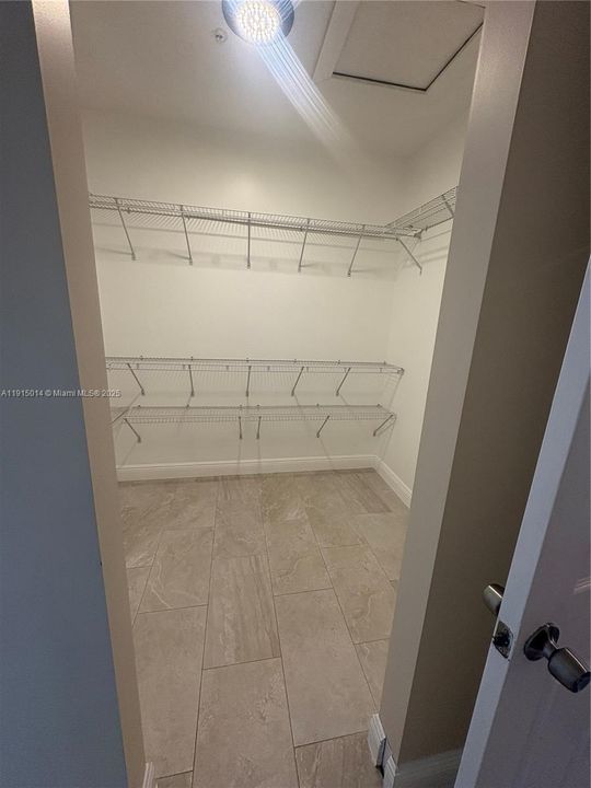 For Rent: $4,750 (5 beds, 4 baths, 3288 Square Feet)