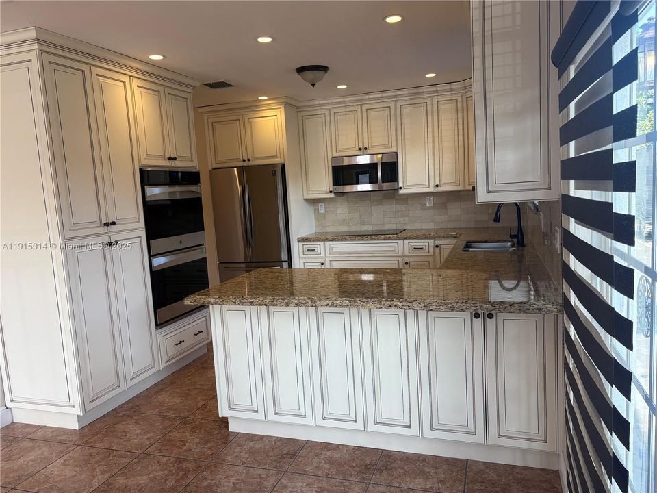 For Rent: $4,750 (5 beds, 4 baths, 3288 Square Feet)