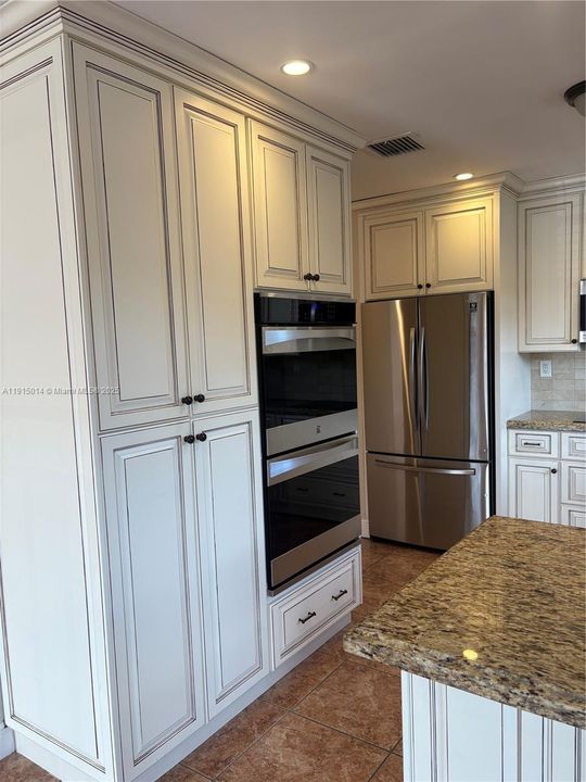 For Rent: $4,750 (5 beds, 4 baths, 3288 Square Feet)