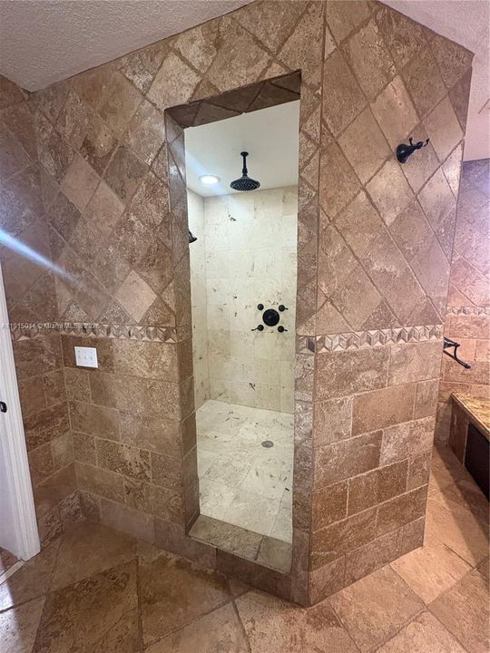 For Rent: $4,750 (5 beds, 4 baths, 3288 Square Feet)