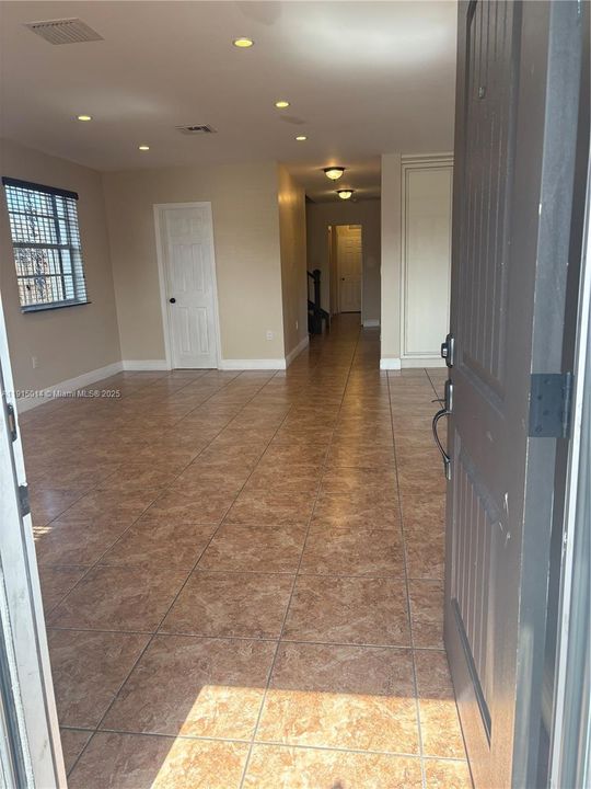 For Rent: $4,750 (5 beds, 4 baths, 3288 Square Feet)