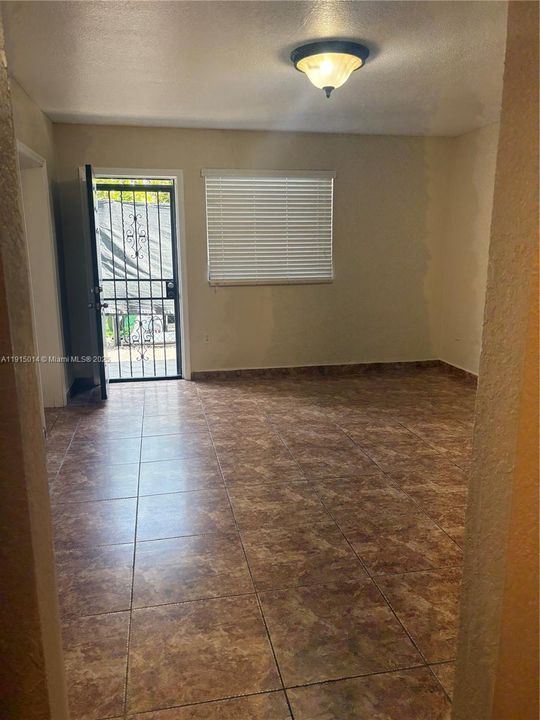 For Rent: $4,750 (5 beds, 4 baths, 3288 Square Feet)