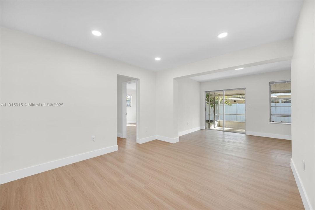 待售: $615,000 (4 贝兹, 2 浴室, 1909 平方英尺)