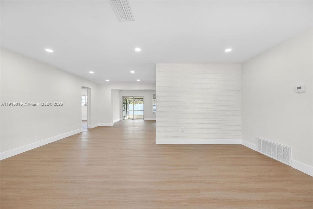 待售: $615,000 (4 贝兹, 2 浴室, 1909 平方英尺)