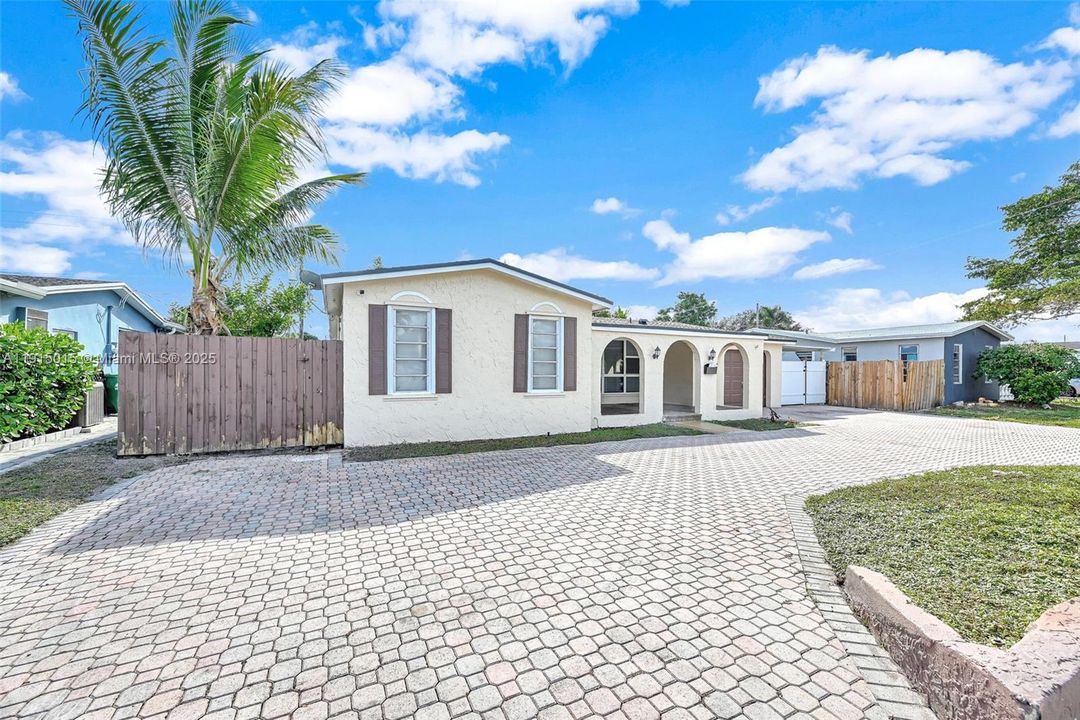 待售: $615,000 (4 贝兹, 2 浴室, 1909 平方英尺)