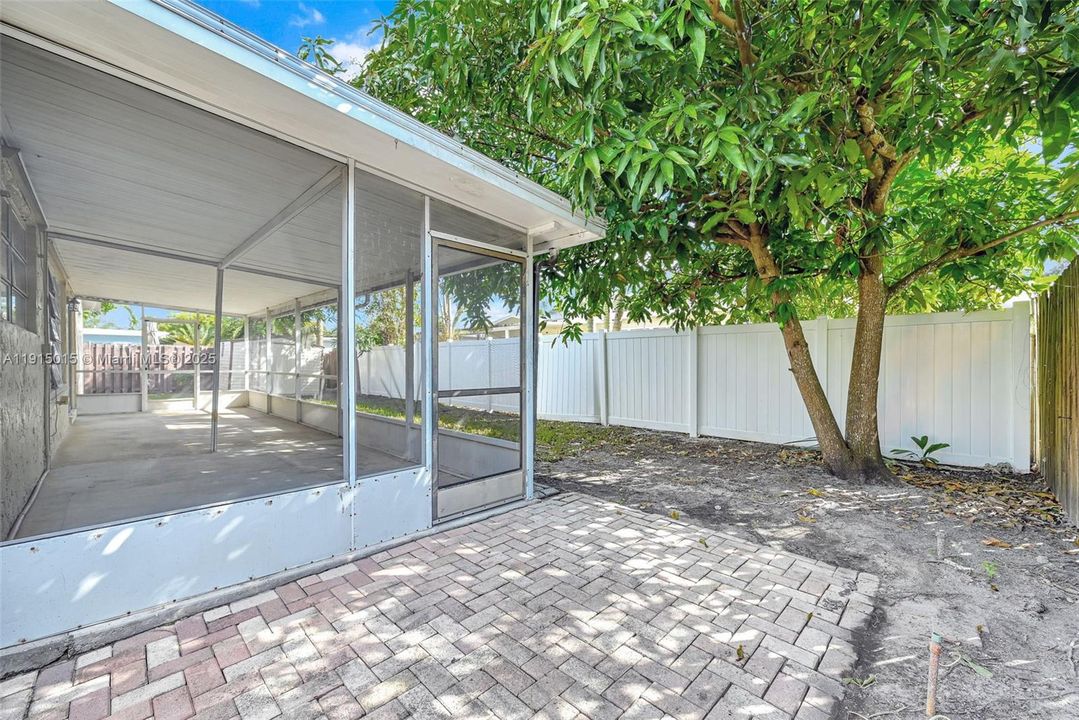 待售: $615,000 (4 贝兹, 2 浴室, 1909 平方英尺)