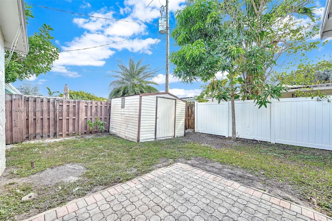 待售: $615,000 (4 贝兹, 2 浴室, 1909 平方英尺)