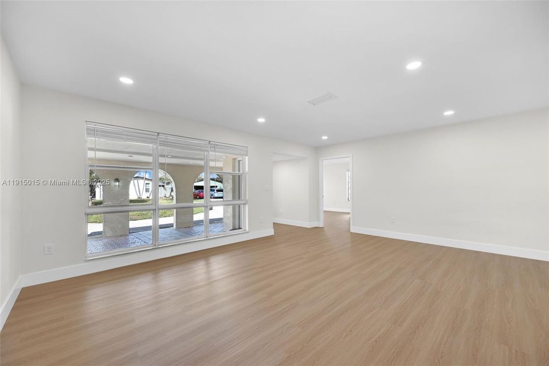 待售: $615,000 (4 贝兹, 2 浴室, 1909 平方英尺)