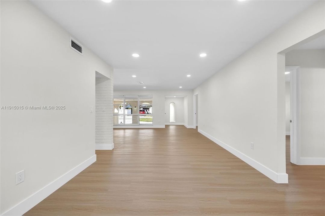 待售: $615,000 (4 贝兹, 2 浴室, 1909 平方英尺)