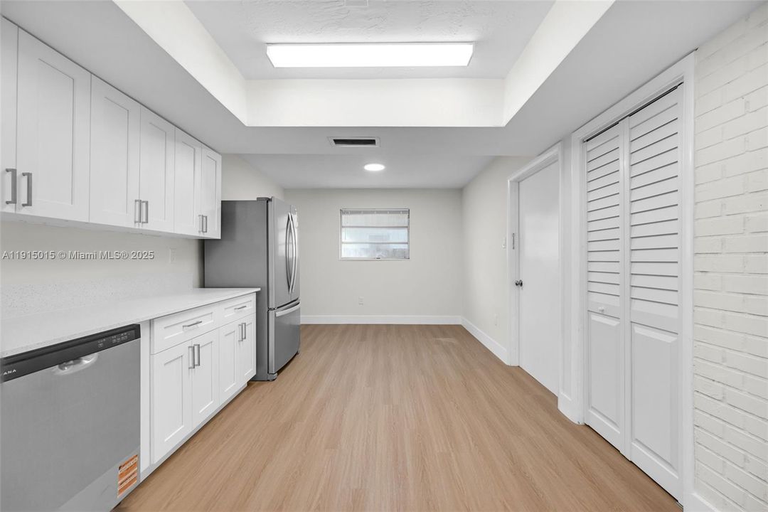 待售: $615,000 (4 贝兹, 2 浴室, 1909 平方英尺)