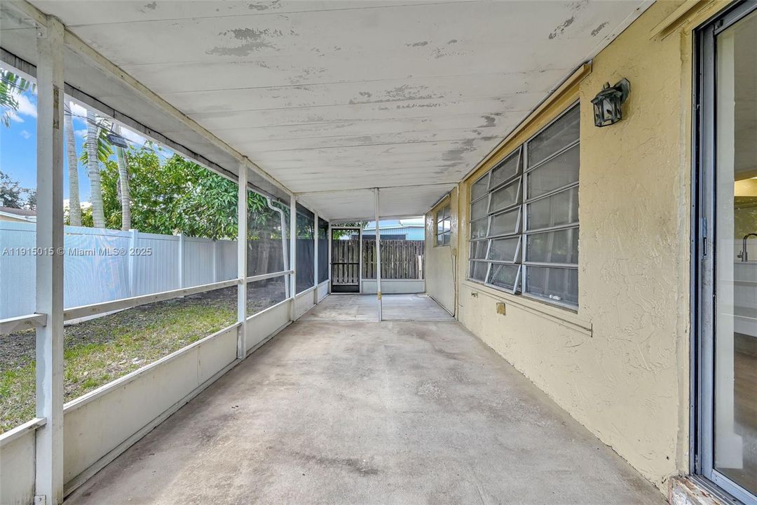 待售: $615,000 (4 贝兹, 2 浴室, 1909 平方英尺)