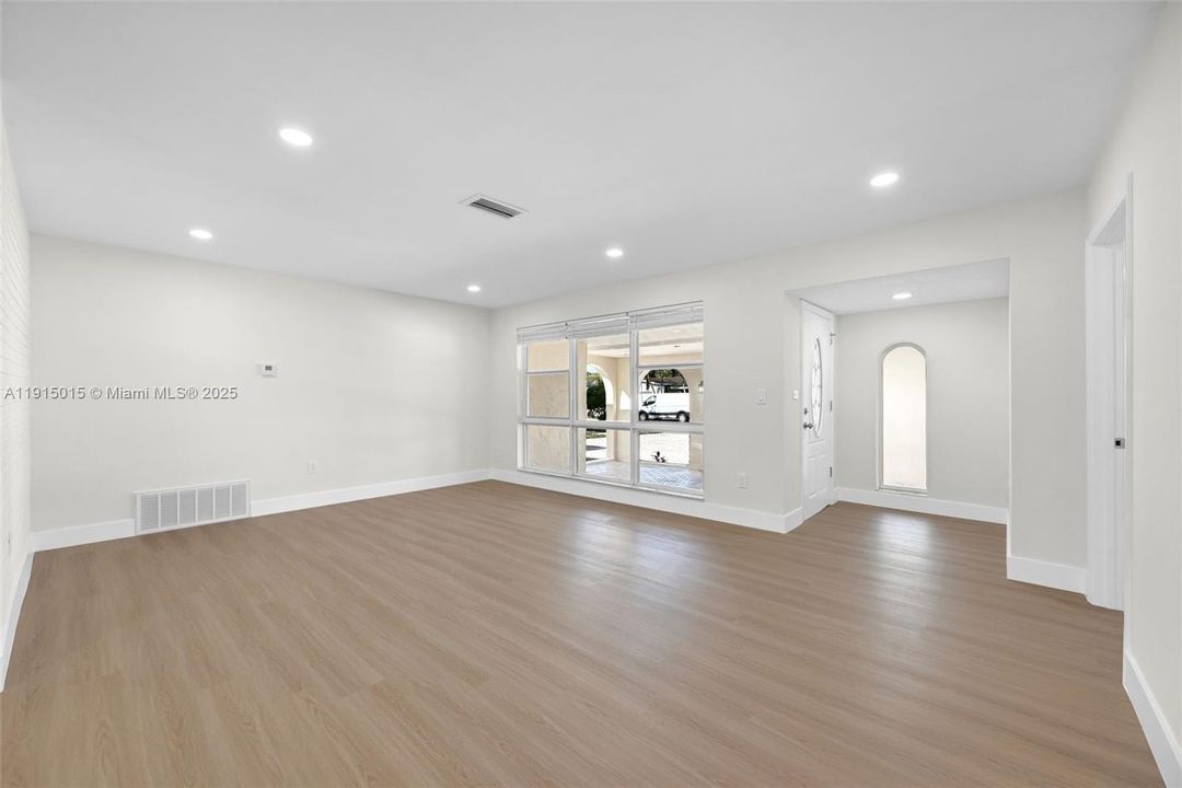 待售: $615,000 (4 贝兹, 2 浴室, 1909 平方英尺)