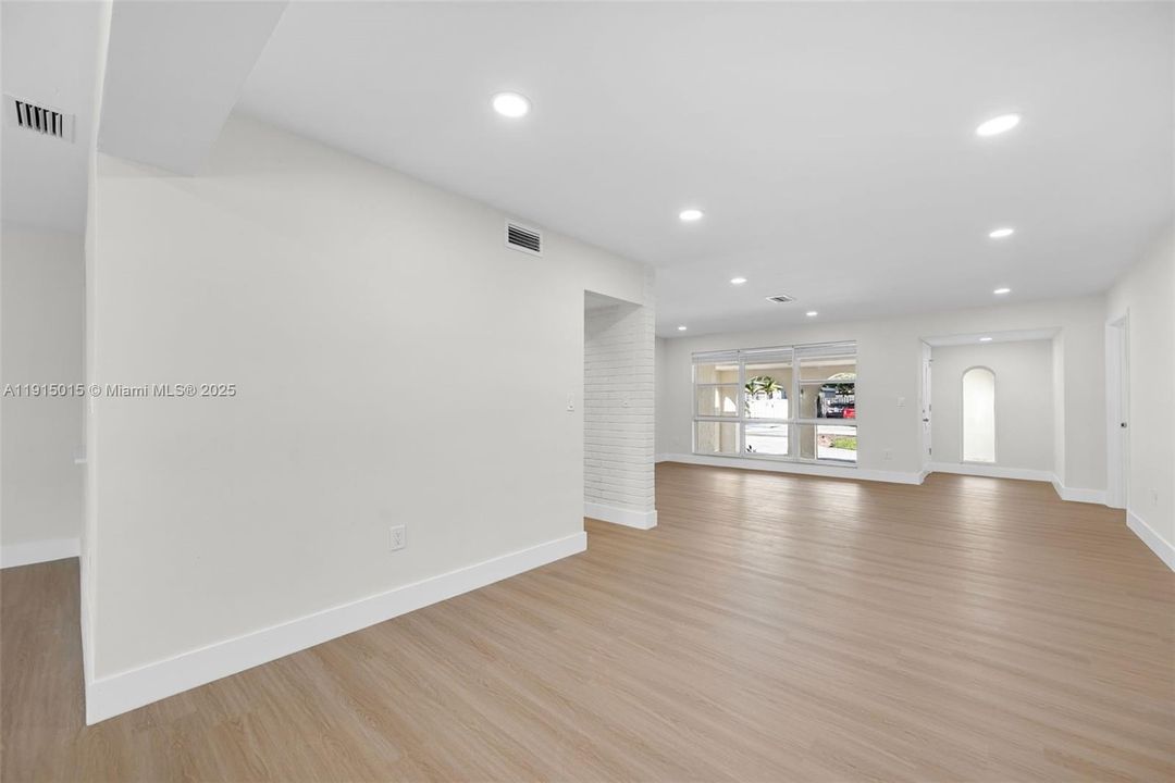 待售: $615,000 (4 贝兹, 2 浴室, 1909 平方英尺)