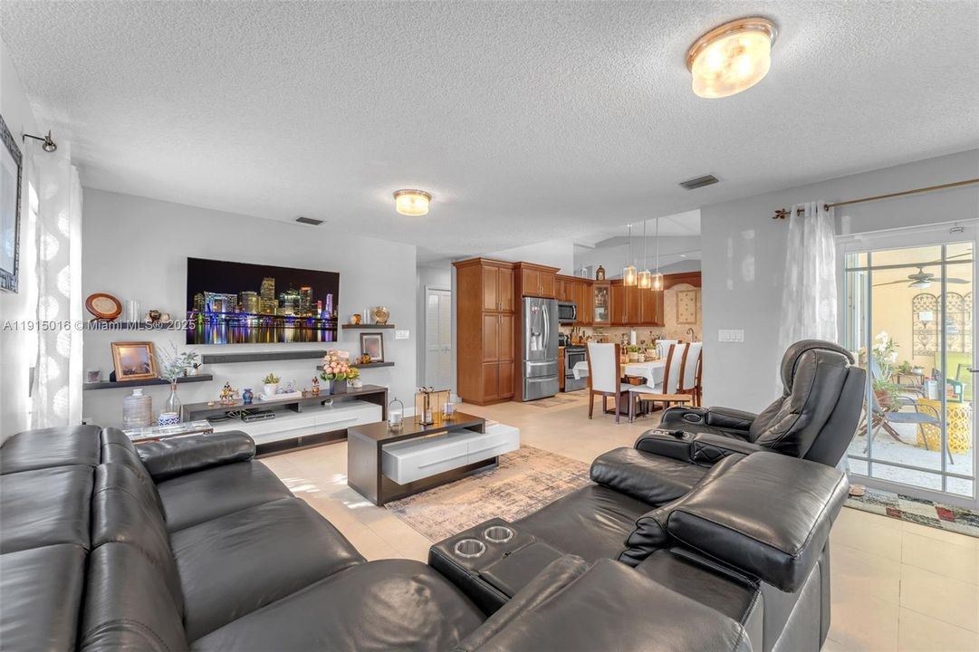 待售: $837,000 (4 贝兹, 2 浴室, 2458 平方英尺)