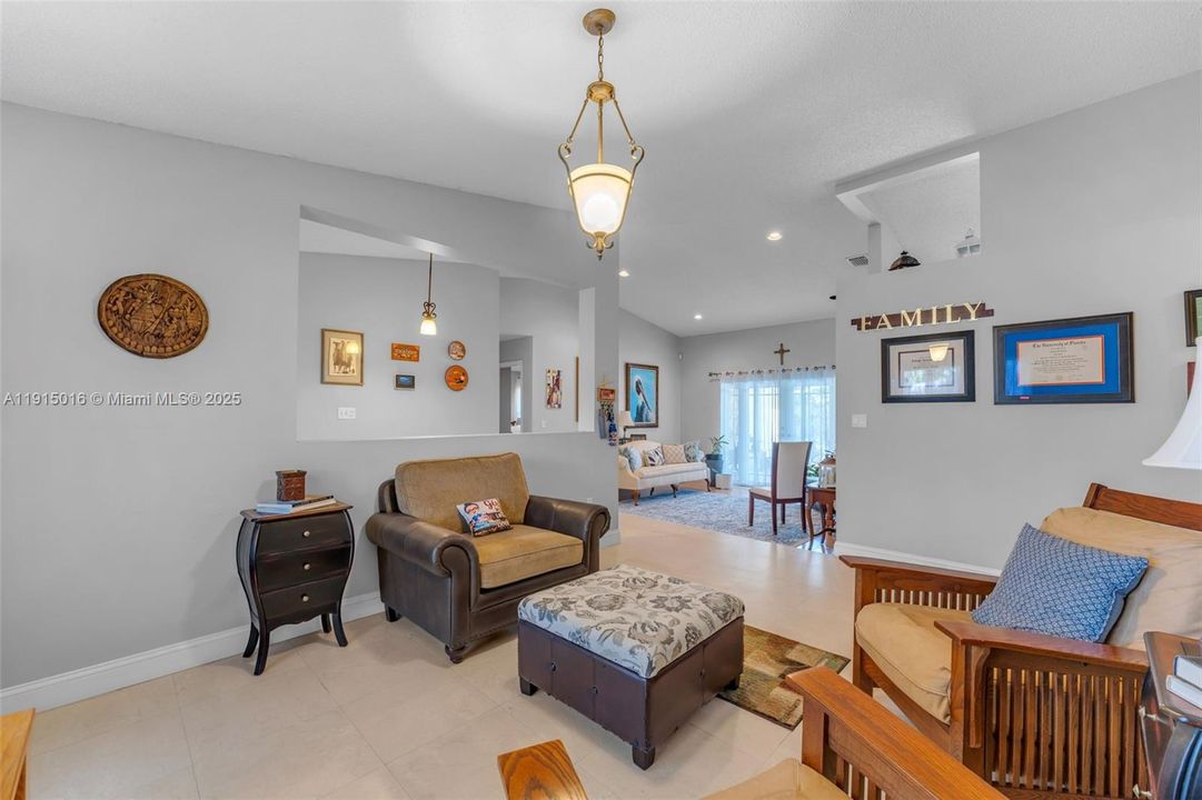 待售: $837,000 (4 贝兹, 2 浴室, 2458 平方英尺)