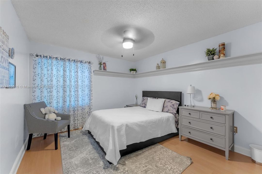 待售: $837,000 (4 贝兹, 2 浴室, 2458 平方英尺)