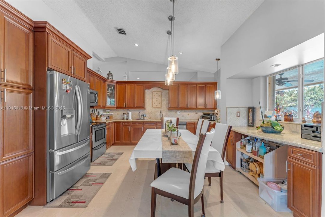 待售: $837,000 (4 贝兹, 2 浴室, 2458 平方英尺)