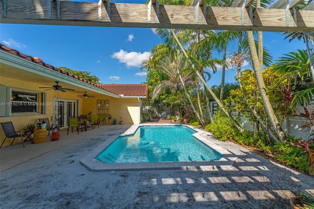 待售: $837,000 (4 贝兹, 2 浴室, 2458 平方英尺)