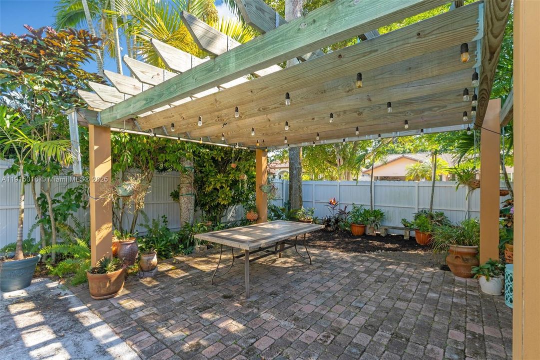 待售: $837,000 (4 贝兹, 2 浴室, 2458 平方英尺)