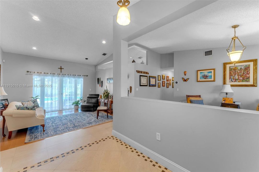 待售: $837,000 (4 贝兹, 2 浴室, 2458 平方英尺)