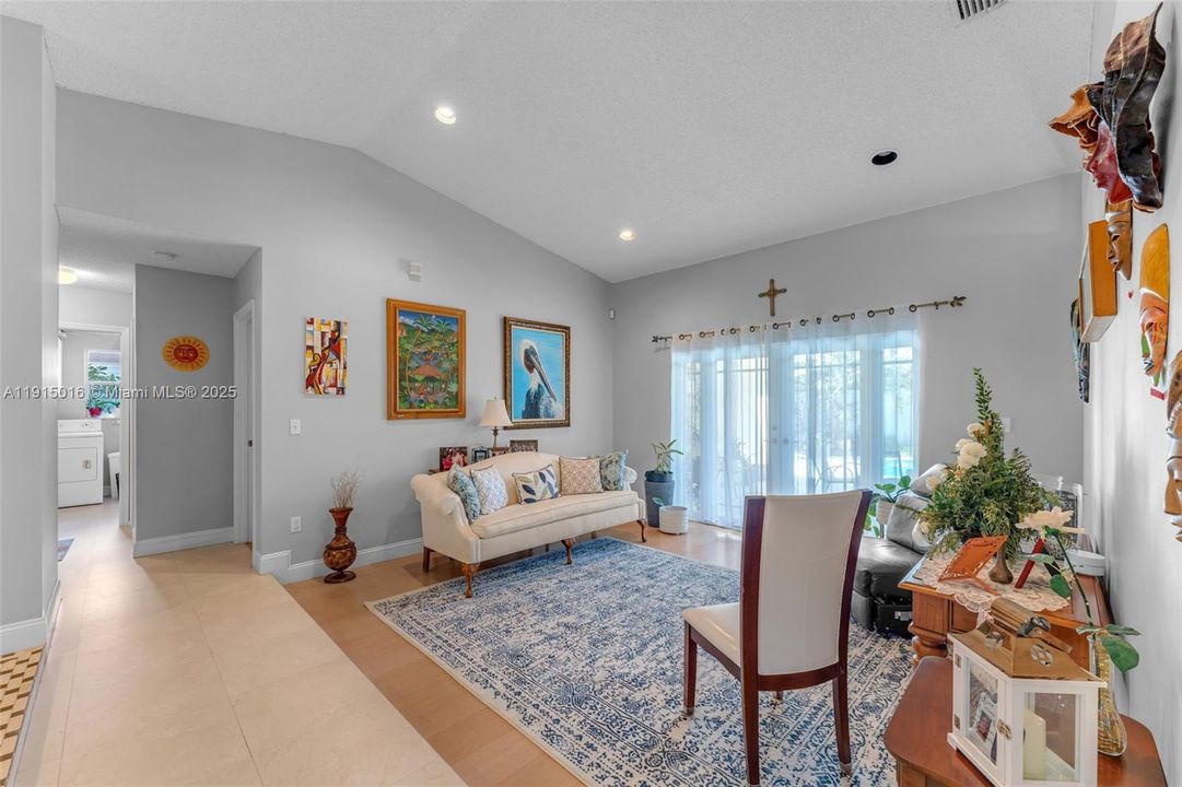 待售: $837,000 (4 贝兹, 2 浴室, 2458 平方英尺)